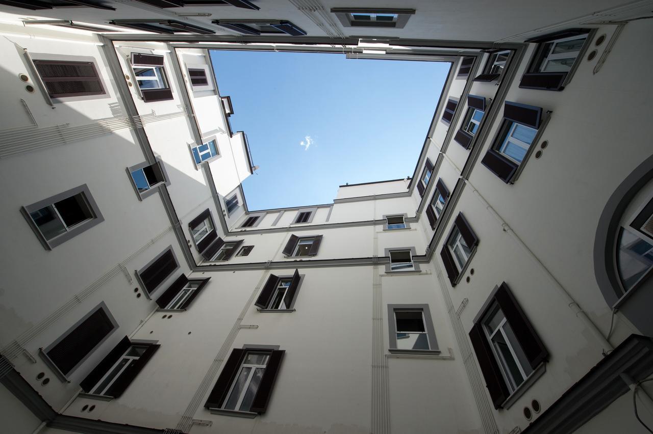 Duomo Regina Apartments เนเปิลส์ ภายนอก รูปภาพ