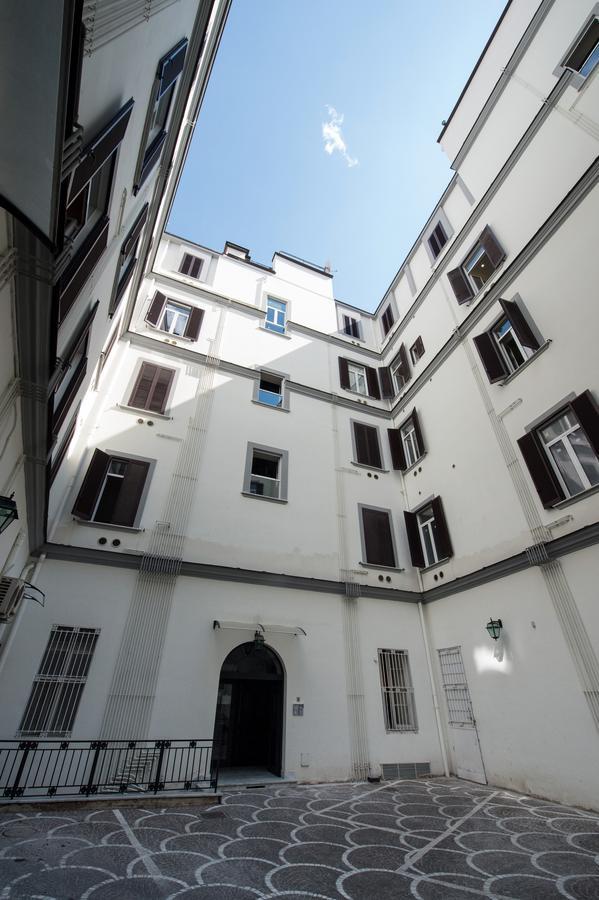 Duomo Regina Apartments เนเปิลส์ ภายนอก รูปภาพ