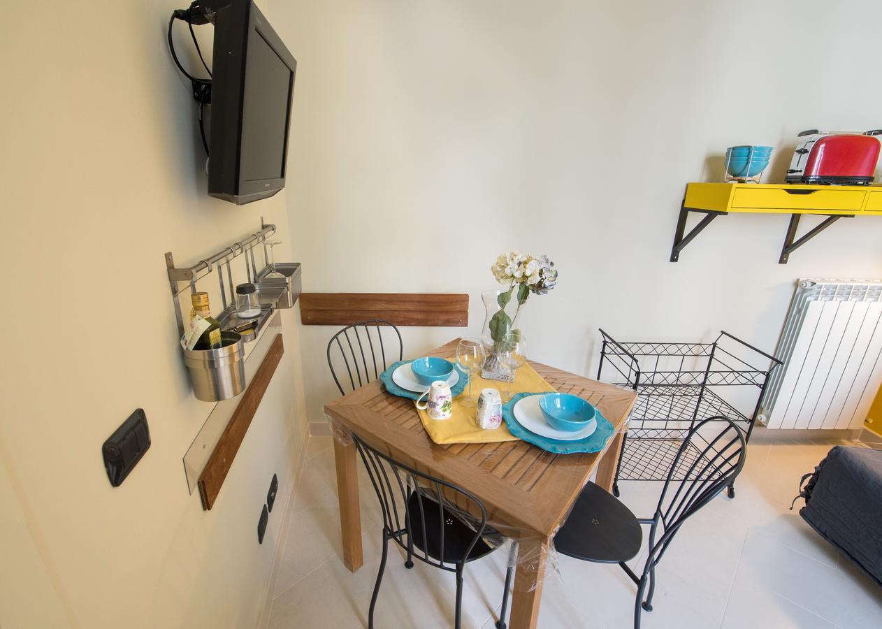 Duomo Regina Apartments เนเปิลส์ ภายนอก รูปภาพ