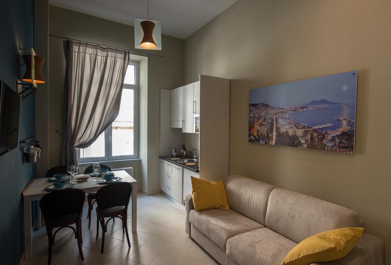 Duomo Regina Apartments เนเปิลส์ ภายนอก รูปภาพ
