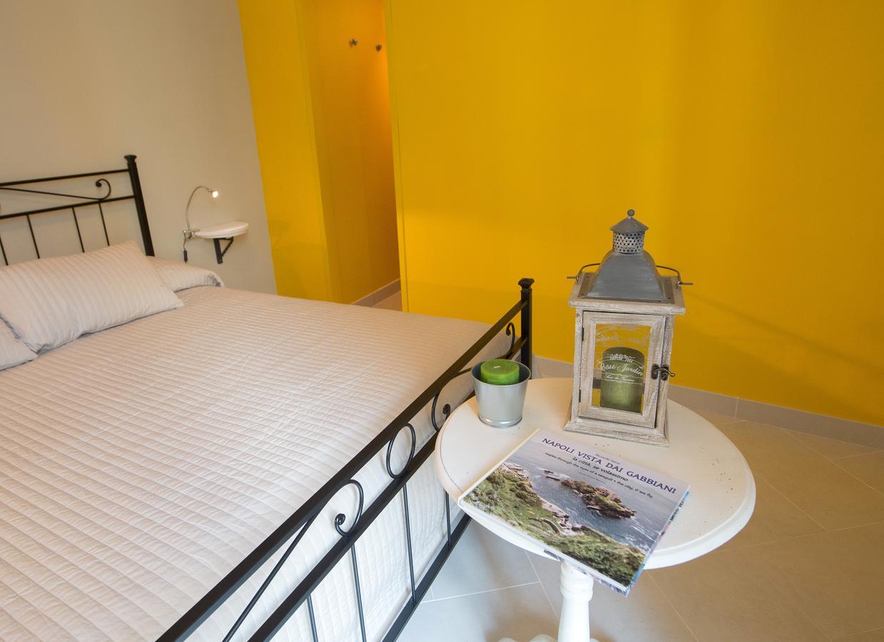 Duomo Regina Apartments เนเปิลส์ ภายนอก รูปภาพ